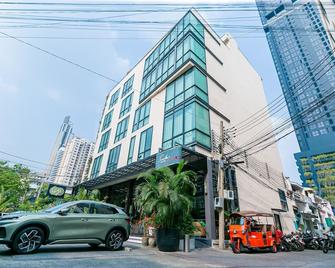 Sacha's Hotel Uno - Bangkok - Building