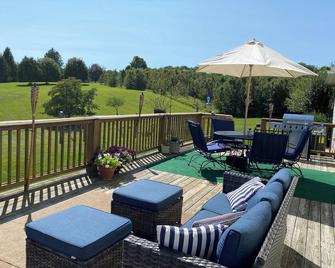 5 minutes to Penn State sporting events. - Port Matilda - Balcony