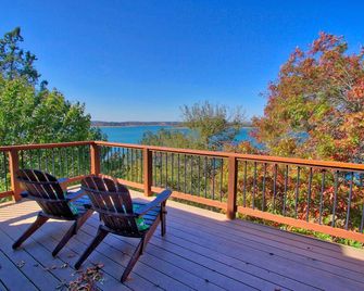 Lakeshore Luxe - Canyon Lake - Balcony