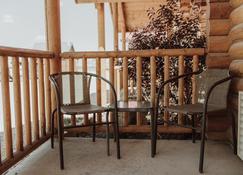 Bryce Canyon Log Cabins - Tropic - Balcon