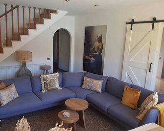 Casa Levi, a Family Home With Private Heated Pool - Maçanet de la Selva - Sala de estar