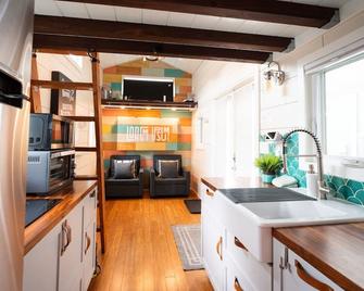 Lovely Tiny House Nestled in the Eucalyptus trees - San Luis Obispo - Køkken