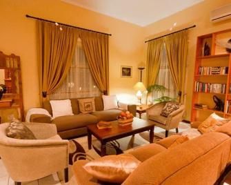 Loerie Lodge Guest Houses - Phalaborwa - Living room