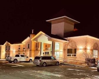 Aurora Park Inn & Suites - Dawson Creek - Gebäude
