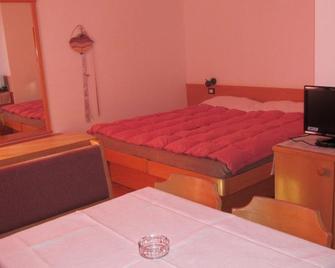 Bed & Breakfast Garnì Tobià - Campitello di Fassa - Habitación