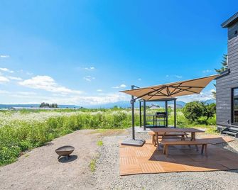 Yugen Retreats Furano - Kamifurano - Patio