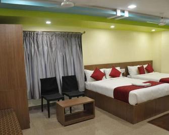 Sau Residency - Kanchipuram - Bedroom