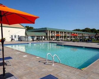Sunbird Cape Cod Resort - Yarmouth - Pool