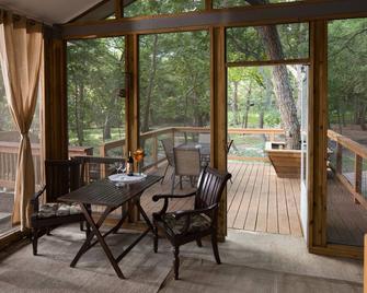 Cypress Creek Cottages - Wimberley - Dining room