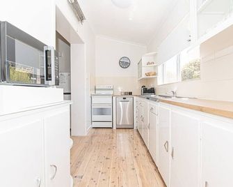 Anson Cottage - 1900s Cbd Home, Private & Practical - Orange - Kitchen