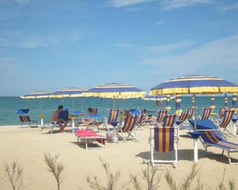 Heliopolis Camping & Village - Pineto - Beach