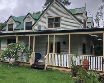 Crooby Cottage Farmhouse: close to Jervis Bay, private location, lush gardens - Falls Creek - Gebouw