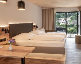 Schwarzwaldgasthof Zum Goldenen Adler - Oberried - Bedroom