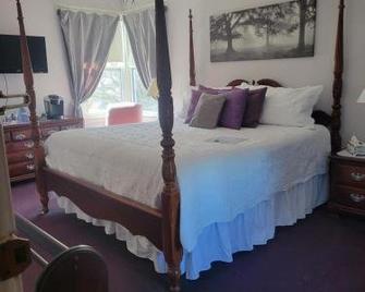 The Home Place Inn - Kensington - Bedroom