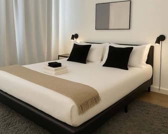 Explore Hyde Park: 2BR Apt on Blackstone Ave - Chicago - Habitación