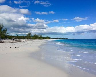 Saltwater Sunrise at Exuma Beach Georgetown Ocean Front Vacation in Paradise - Moss Town - Playa