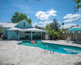 Family Home with Private Pool Yard Only 24 Mi to Disney - St. Cloud - Pool