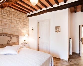 B & B I Ricordi - Tirli - Camera da letto