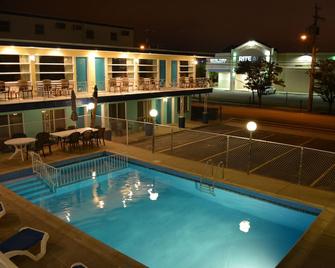 رويال كورت موتل - وايلدوود (نيوجيرسي) - حوض السباحة