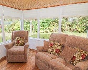 Honesty Cottage, Pet Friendly, Country Holiday Cottage In Maidens - Girvan - Living room