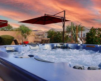 Perfect Retreat! 30 Nights Min! Raised Hot Tub With Views! - Queen Creek - Restaurante