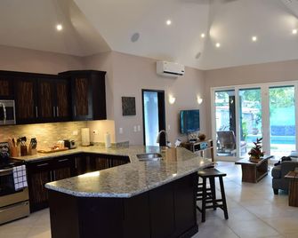 Casa Columbine Private Beach Side Escape - Potrero - Cocina