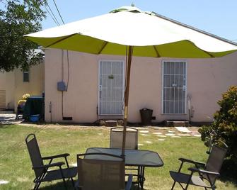 Quaint and Quiet Room in Family Oriented Neighborhood - National City - Patio