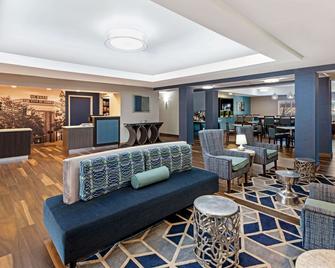 La Quinta Inn & Suites by Wyndham Atlanta South - Newnan - Newnan - Area lounge