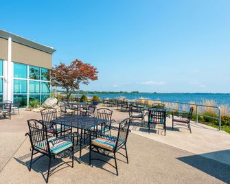 41 Lakefront Hotel, Trademark Collection By Wyndham - Geneva - Patio