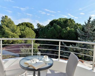 Sun Day Apts - Free Airport Shuttle - Artémida - Balcony