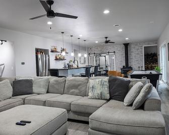 Experience Gracious Living & Destination Kohler - Sheboygan Falls - Living room