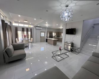 Pool Jacuzzi Gulfview Townhome - Diego Martin - Lobby