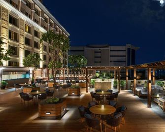 ذا ريذيدنسي تاورز كوإمبراطور - كوامباتوري - مطعم