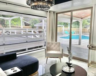 Backyard Heaven with Pool, Deck, Cabana, Firepit - Hempstead