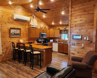 True Lake Beachfront, Stunning Sunsets, Beach glass hunting - Westfield - Cocina