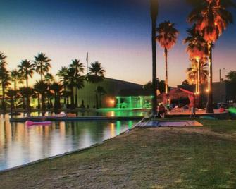 Inviting farm house on large acreage close to Paso on the Estrella Wine Trail - San Miguel - Piscina