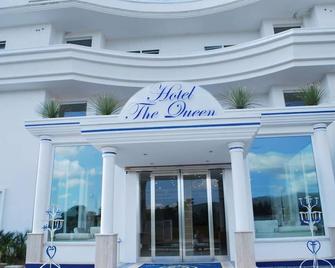 Hotel The Queen - Pastorano - Edificio
