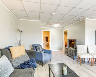 Rustic Cowboy Ranch Retreat: Stay Near Nashville - Antioch - Huiskamer