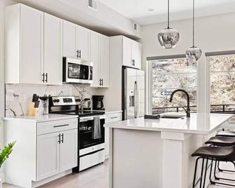 Golden Sanctuary | Luxe Apt | 1 Block From Main St - Golden - Kitchen