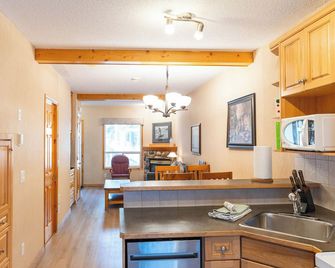 Banff Wood Lodge 2 bed-2 bath Town House - Harvie Heights