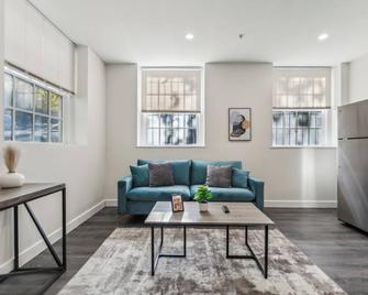 Washington Lofts 109 Spacious 1 Bedroom - Albany - Living room