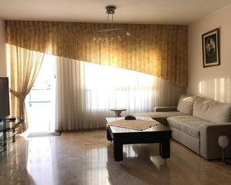Apartment near Ashdod Castle - Ashdod - Living room