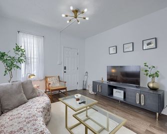 Relaxing Retreat - Yard, Fire Pit + Parking - Ephrata - Living room