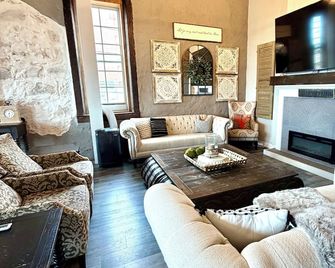 Cisco Chateau! A west Texas getaway! - Cisco - Sala de estar