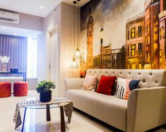 Best View Luxurious 2BR Supermall Mansion Apartment Connected to Mall - Surabaya - Living room