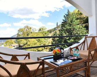 Kumaon Roop Resort - Nainital - Balcón
