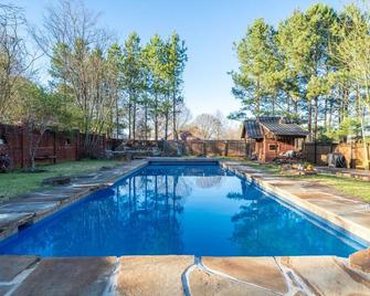 Doras Dutch Cottage Charmer with Swimming Pool - Clarksville - Piscine