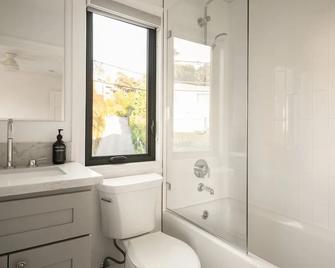 Edendale by AvantStay Urban Hilltop Oasis w Amazing Views in 3 of Los Feliz - Los Angeles