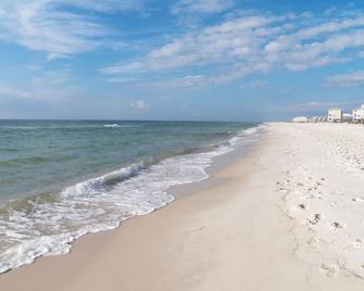 Cheerful condo with lovely Gulf views - pool, gym on-site - Fort Morgan - Beach