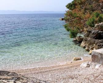 Seaside secluded apartments Cove Skozanje, Hvar - 4624 - Gdinj - Playa
